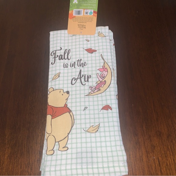 Disney Winnie & Piglet "Fall is in the Air” 2 pc Kitchen Dish Towel Set NWT - Picture 4 of 9